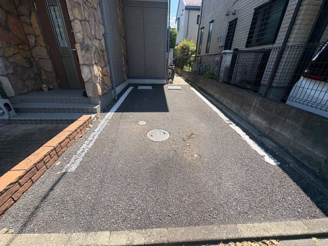 多摩市東寺方１丁目のタウンの駐車場