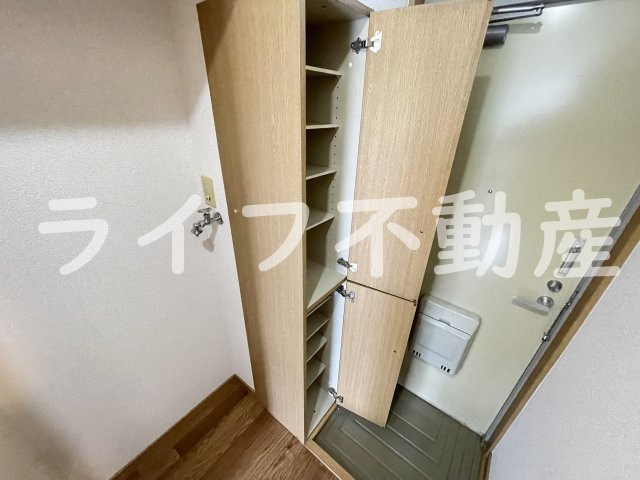 エステートピア中野の収納|ちょっとした収納スペースも充実しています
