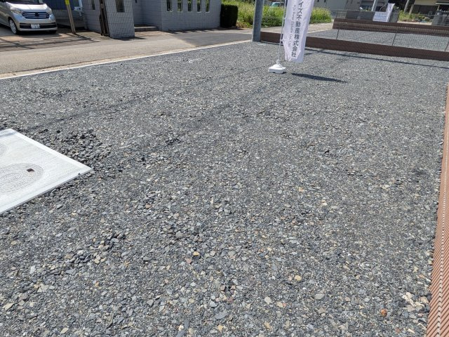 第1常総市坂手町　新築戸建　3号棟の駐車場|駐車は5台以上可能です♪
現地案内会開催中です！ 平日のご見学も可能です。 お気軽にお問い合わせください♪ 【リアライズ不動産】 0297-86-8370まで♪