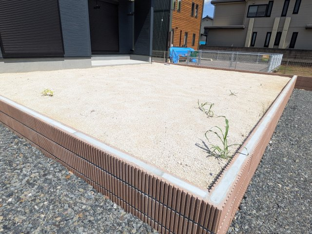 第1常総市坂手町　新築戸建　3号棟の庭|リビングに明るい光を届ける南庭。
お子様の遊び場やペットのスペースとしても最適です。
室内外で心地よい暮らしが叶います。