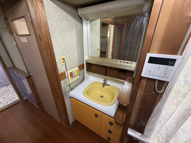 東松本戸建の洗面所