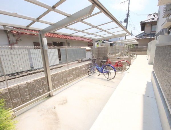 レセンテ生駒の駐車場