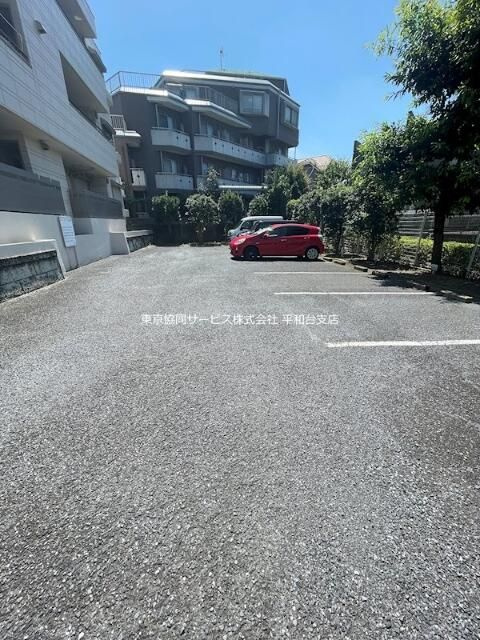 ビューテラス成増の駐車場