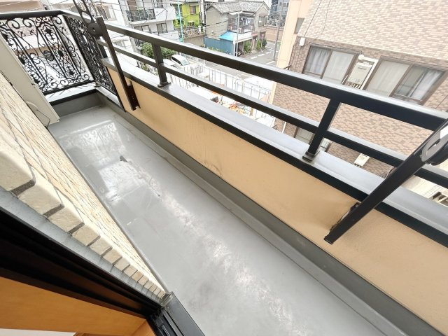 アンプルミエールのバルコニー