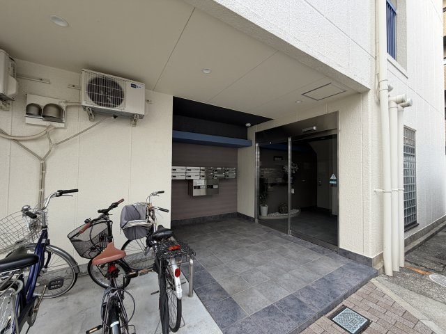 東園田マンションのエントランス