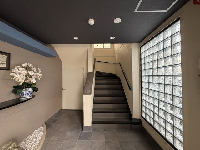 東園田マンションのロビー