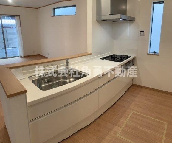 平塚市纒4丁目　新築一戸建て　F号棟の内観：施工例|《施工例》キッチン