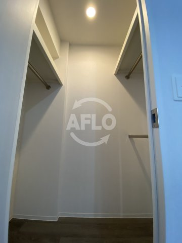 アーバネックス梅田中崎町の収納|アーバネックス梅田中崎町　ウォークインクローゼット