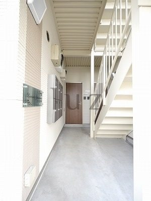 ルミエリア横浜のエントランス|キレイに管理されたエントランスです