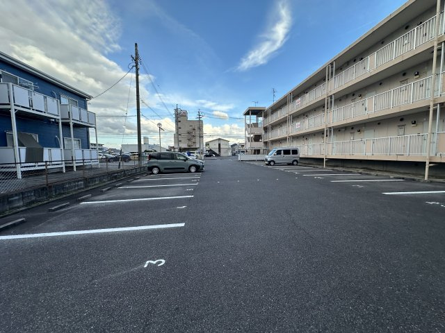 ベルメゾン錦の駐車場