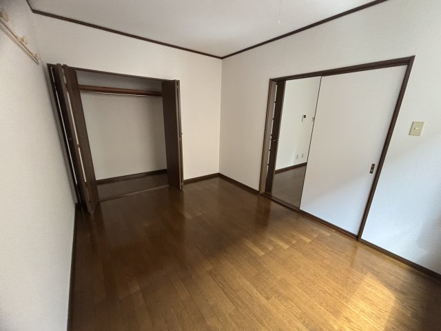 神戸市灘区深田町２丁目のアパートの居間・リビング