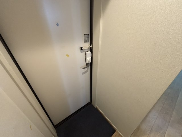 神戸市東灘区青木５丁目のアパートの玄関