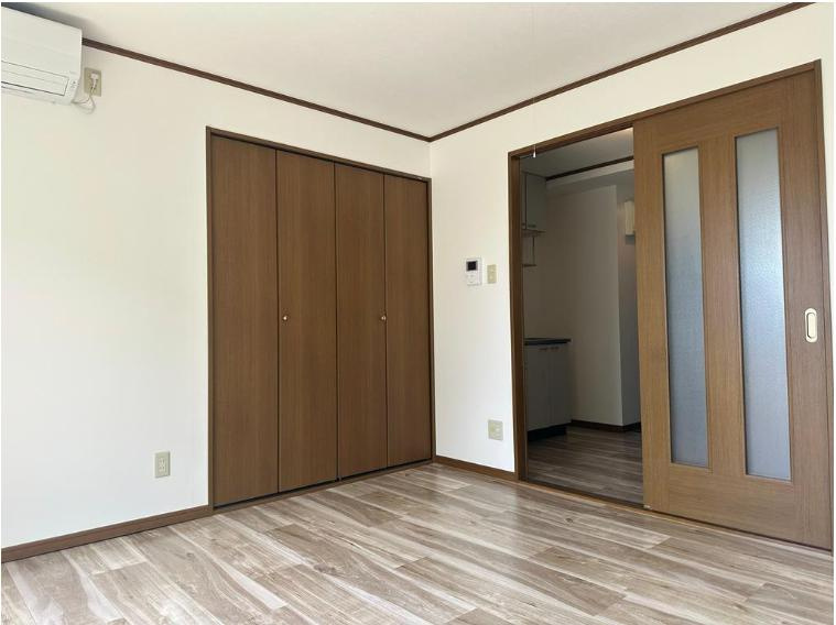 神戸市灘区大石東町６丁目の賃貸マンションの居間・リビング