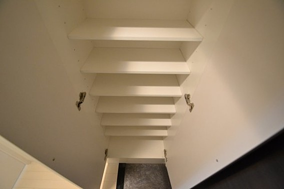 神戸市中央区加納町３丁目の賃貸マンションの玄関