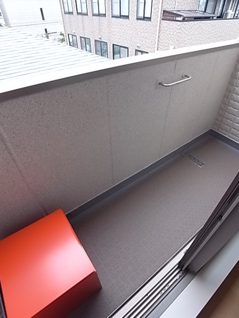芦屋市川西町の賃貸マンションのバルコニー