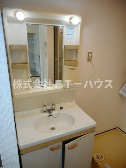 ファミール本八幡の独立洗面台