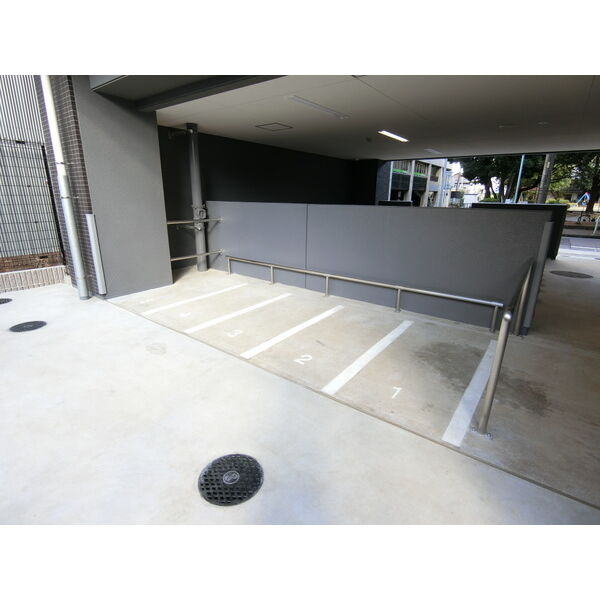 ディアレイシャス上前津　名古屋市賃貸　仲介手数料無料の駐車場