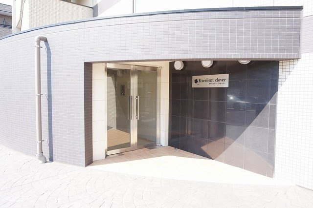 エクセレント　クローバーのエントランス