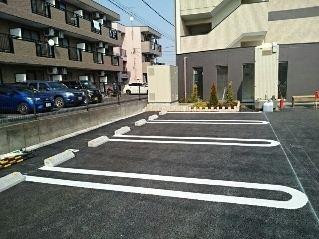 エクセレント　クローバーの駐車場