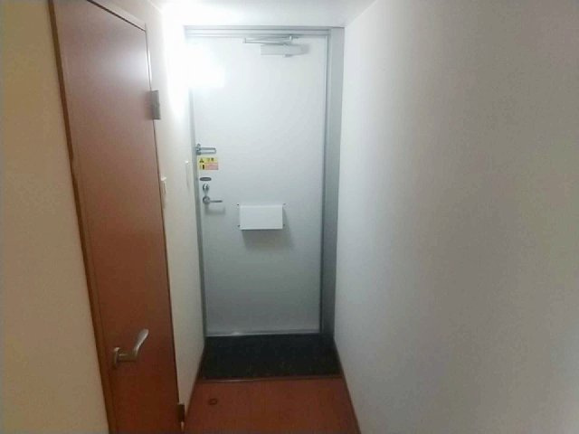 レオパレスサニーサイドＬの玄関