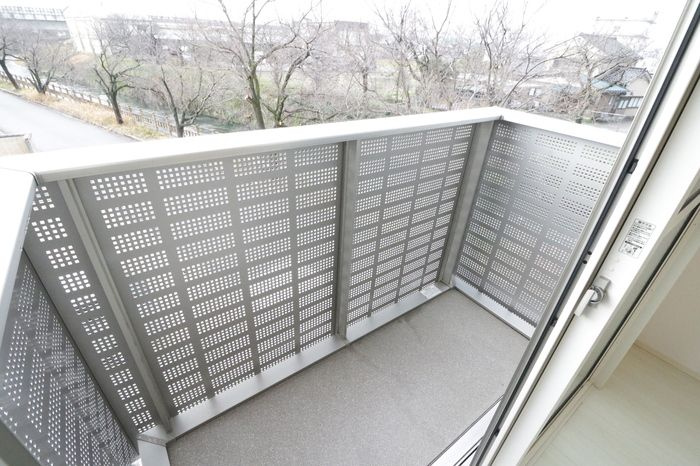 D-roomアスカのバルコニー
