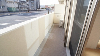 【バルコニー】 | あかやま参番館 | 暖かな日差しのふりそそぐバルコニー