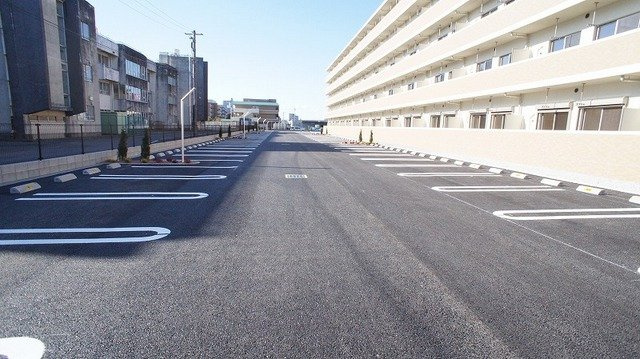 【駐車場】 | あかやま参番館 | 駐車場があるので、車を買う予定の方も安心です