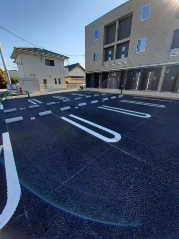 【駐車場】 | エル　ドラード　エボ | 駐車場に車を止められます