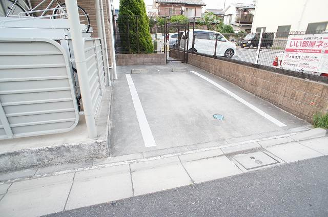 シェーネの駐車場
