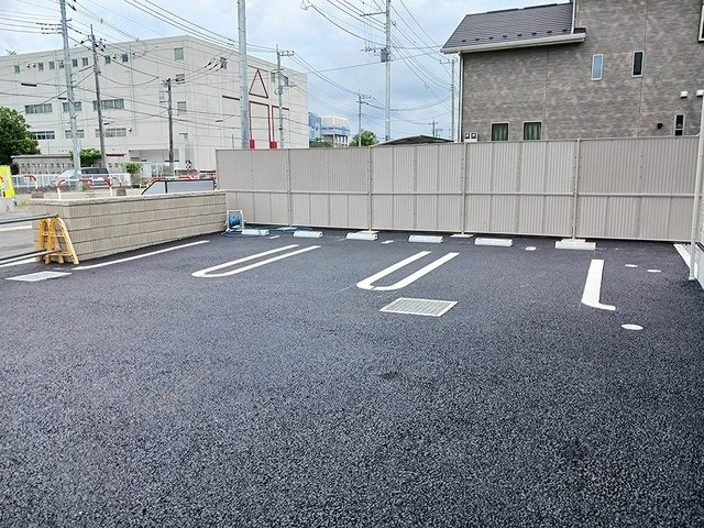 フォートリスの駐車場
