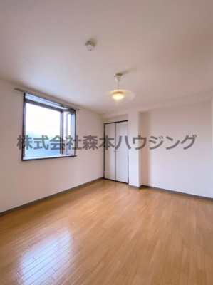 【洋室】 | 　メゾンティグレ | ※同タイプ別室の写真を使用しています。
　設備内容や色調など相違がある場合は実際のお部屋の現状優先となります。