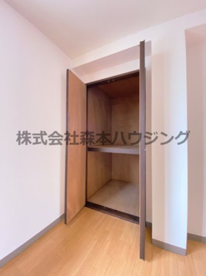 【収納】 | 　メゾンティグレ | ※同タイプ別室の写真を使用しています。
　設備内容や色調など相違がある場合は実際のお部屋の現状優先となります。