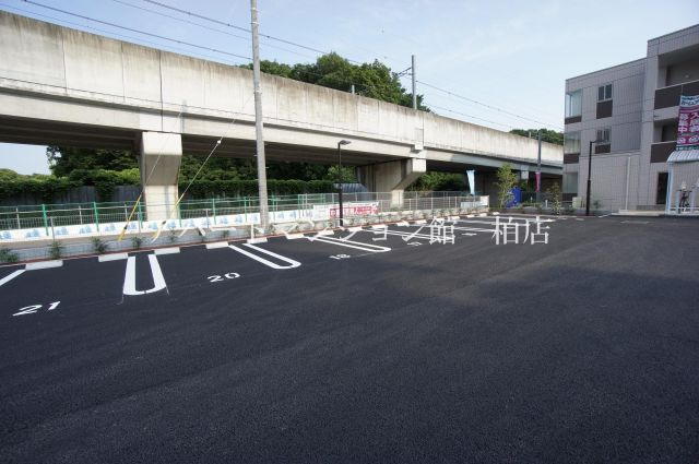 Serena Gardenの駐車場