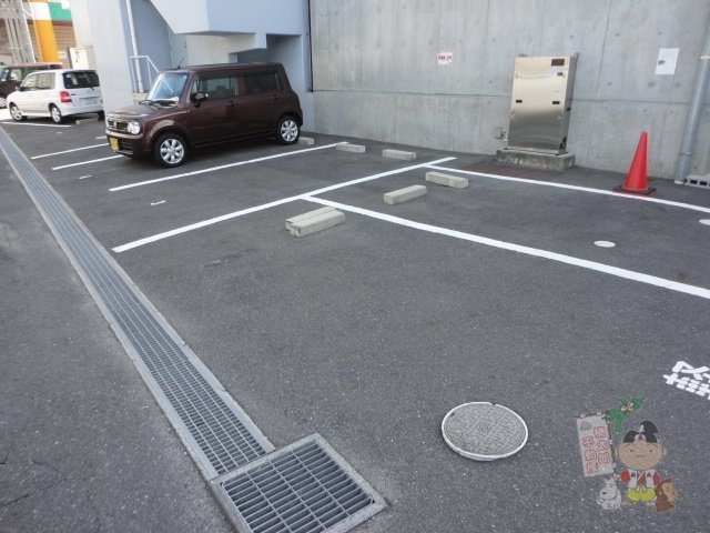 シャインコート岡南町の駐車場