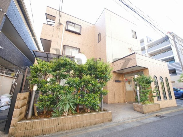 ラティーダ下並木の外観