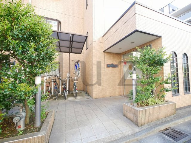 ラティーダ下並木のエントランス