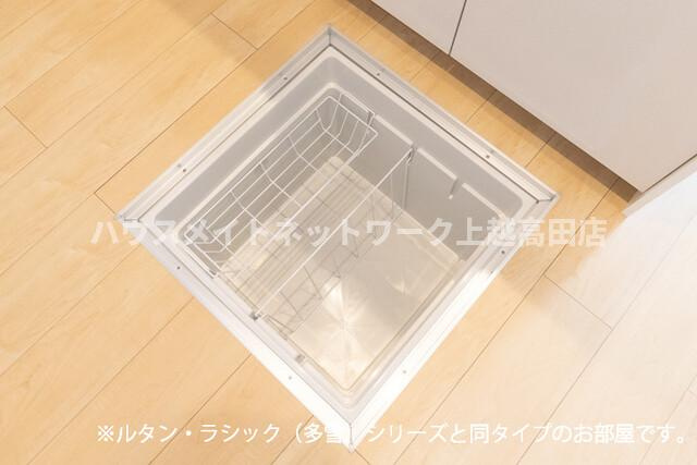 グラン　アクシス　Ⅰの設備|床下収納（参考室内写真ルタン・ラシック（多雪）と同タイプ）