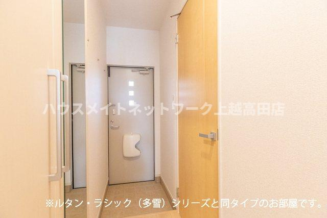グラン　アクシス　Ⅰの玄関|玄関（参考室内写真ルタン・ラシック（多雪）と同タイプ）