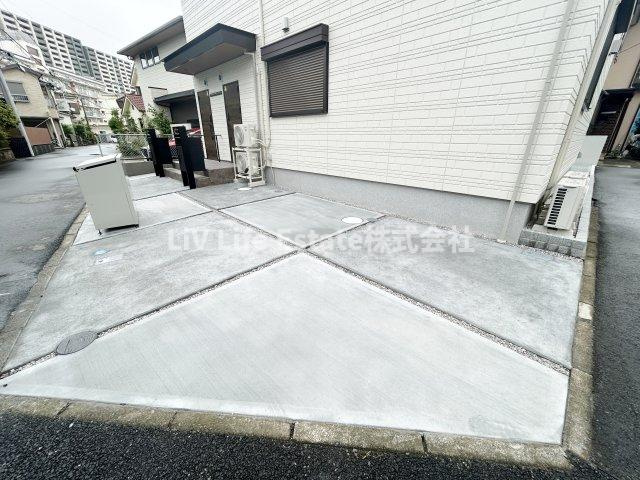 クレスト・トモ