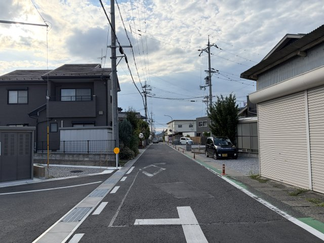 東近江市中野町の前面道路含む現地写真