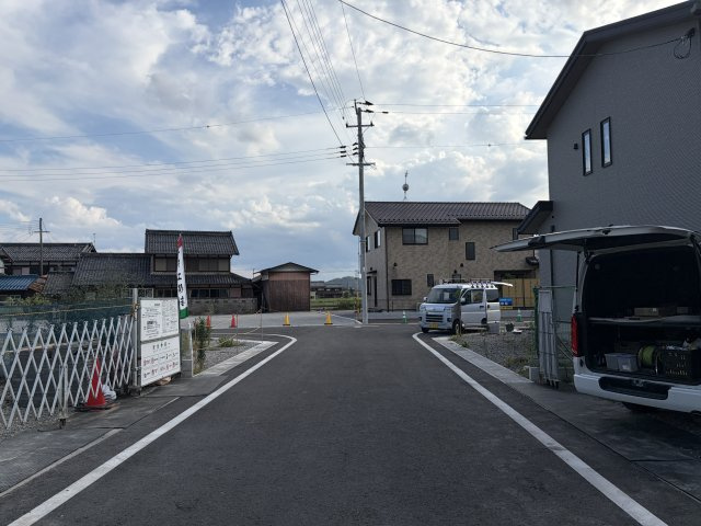 東近江市中野町の前面道路含む現地写真