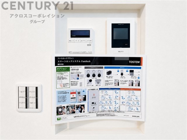 玄関まわりにはモニター付きインターホンや各種スイッチをすっきり配置。スマートロックシステムも採用し、毎日の暮らしに便利さと安心感をプラスする充実の設備です。