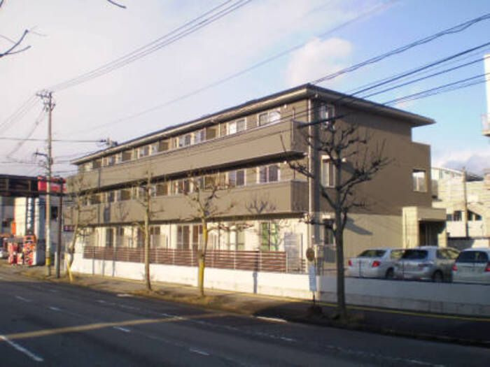 ロータス富山の外観