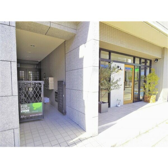 【エントランス】 | ロイヤル楠元