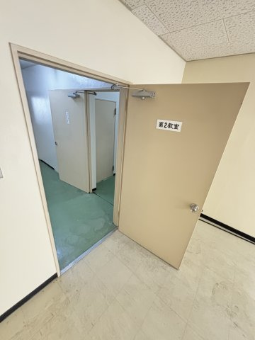玉林ビルの玄関