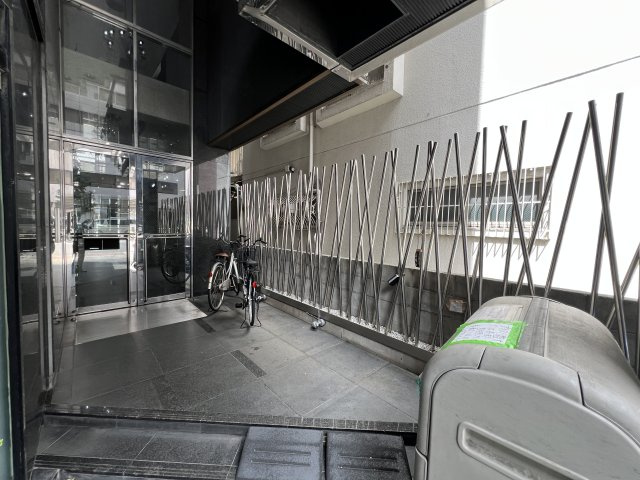 WISH大阪ビルのエントランス