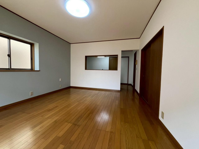 【居間・リビング】 | 幸手市緑台１丁目中古戸建て