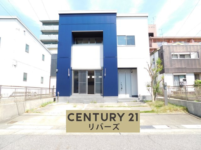 北区五反田町の外観|◇開放感溢れる吹抜リビング◇　　いつでも見学できます♪（お問合せ当日、平日、水曜、夜間でもＯＫ）　南向き！　駐車並列２台ＯＫ！　２０２６年７月リフォーム済！　アイランドキッチン♪　ＬＤＫ約１９．５帖！