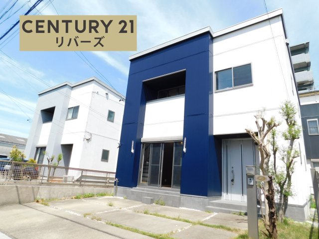 北区五反田町の外観|◇開放感溢れる吹抜リビング◇　　いつでも見学できます♪（お問合せ当日、平日、水曜、夜間でもＯＫ）　南向き！　駐車並列２台ＯＫ！　２０２６年７月リフォーム済！　アイランドキッチン♪　ＬＤＫ約１９．５帖！