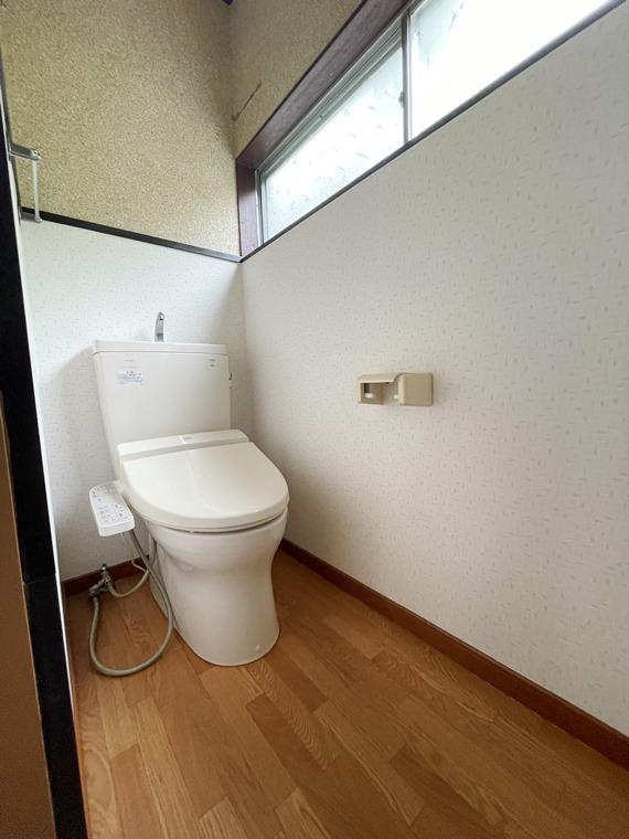 上花輪戸建のトイレ